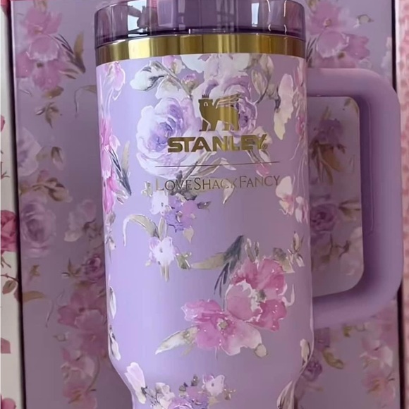 Not selling! In search of these 40 oz Stanley. - Picture 4 of 4